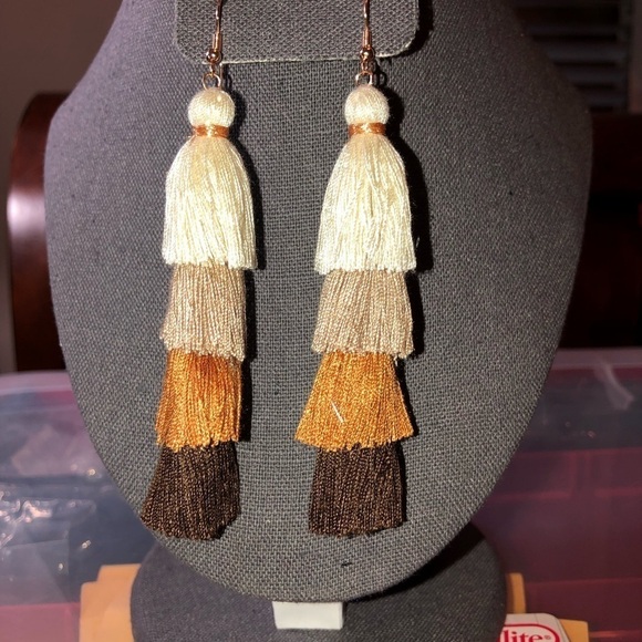 Neutral Tones Tiered Tassel Dangle Earrings NEW - Picture 1 of 4